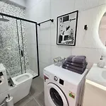 Lux Penthouse * Durrës