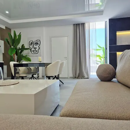 Lux Penthouse * Durrës