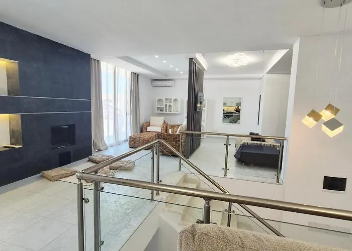 Lux Penthouse * Durrës